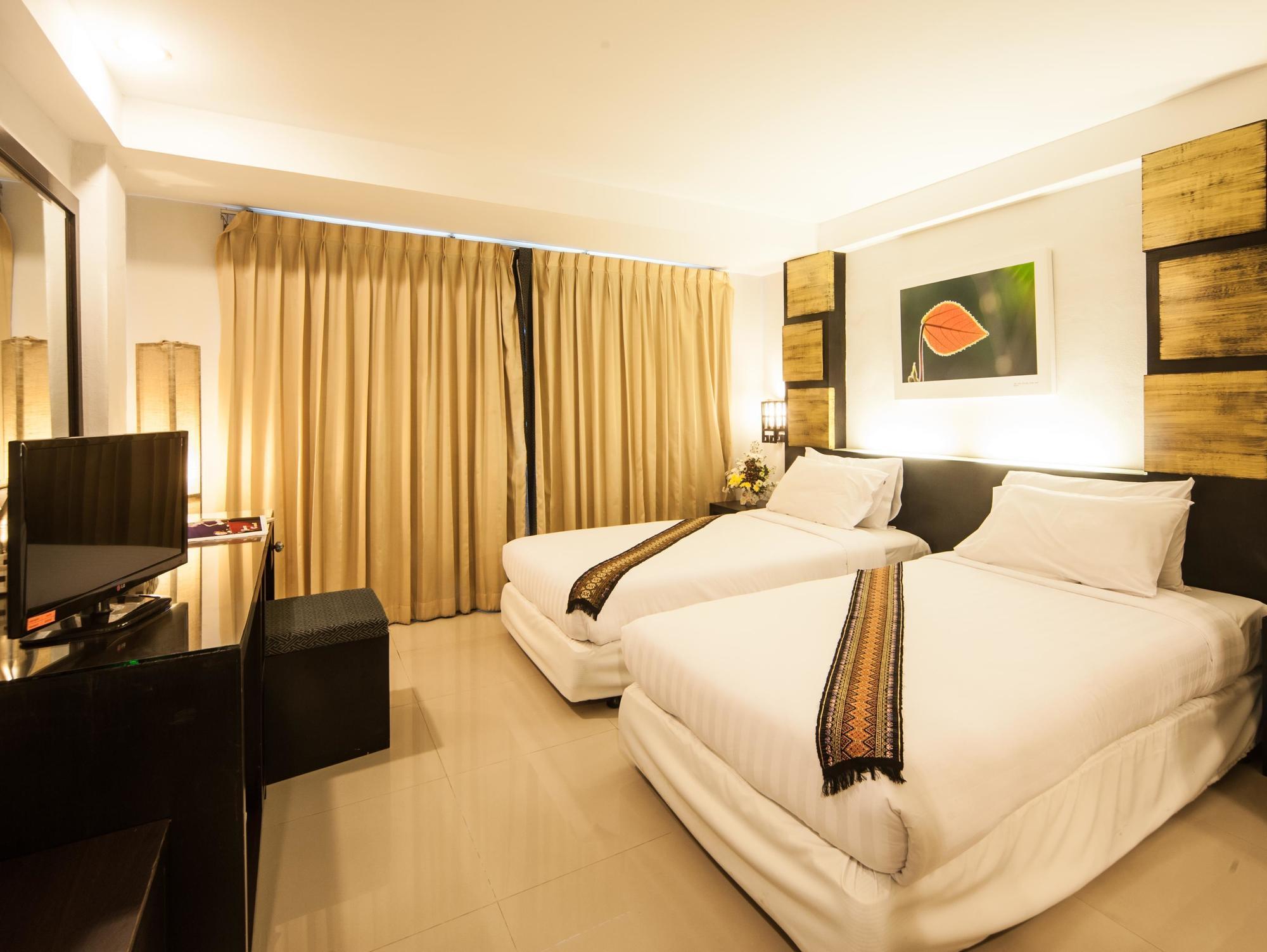 Crystal Inn Phuket Exterior photo