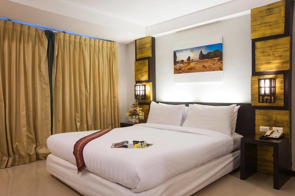 Crystal Inn Phuket Exterior photo