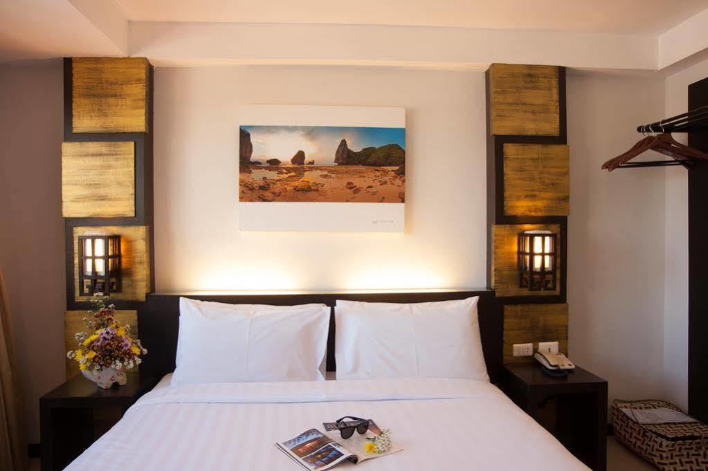 Crystal Inn Phuket Exterior photo