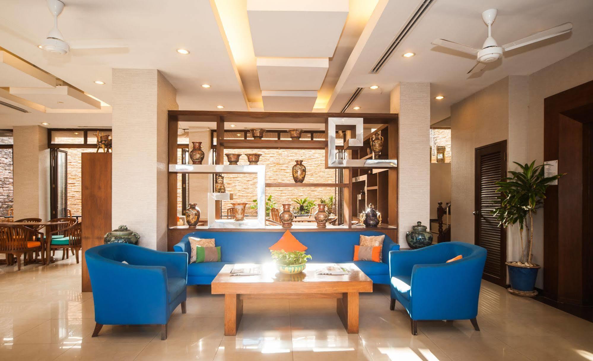 Crystal Inn Phuket Exterior photo