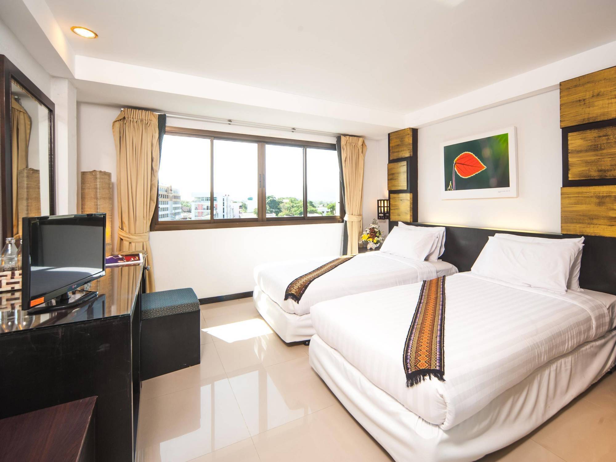 Crystal Inn Phuket Exterior photo