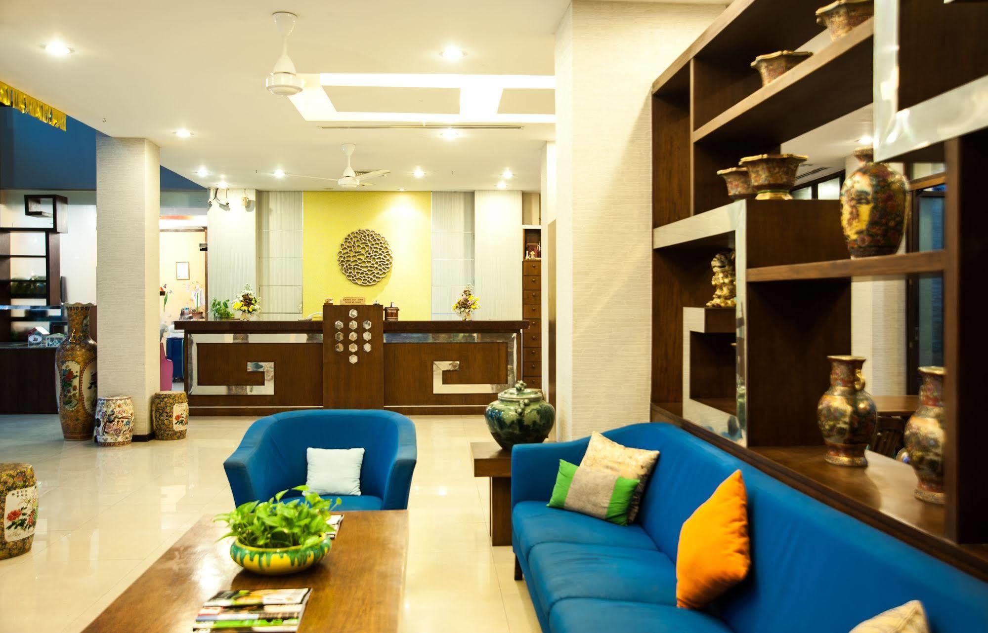 Crystal Inn Phuket Exterior photo