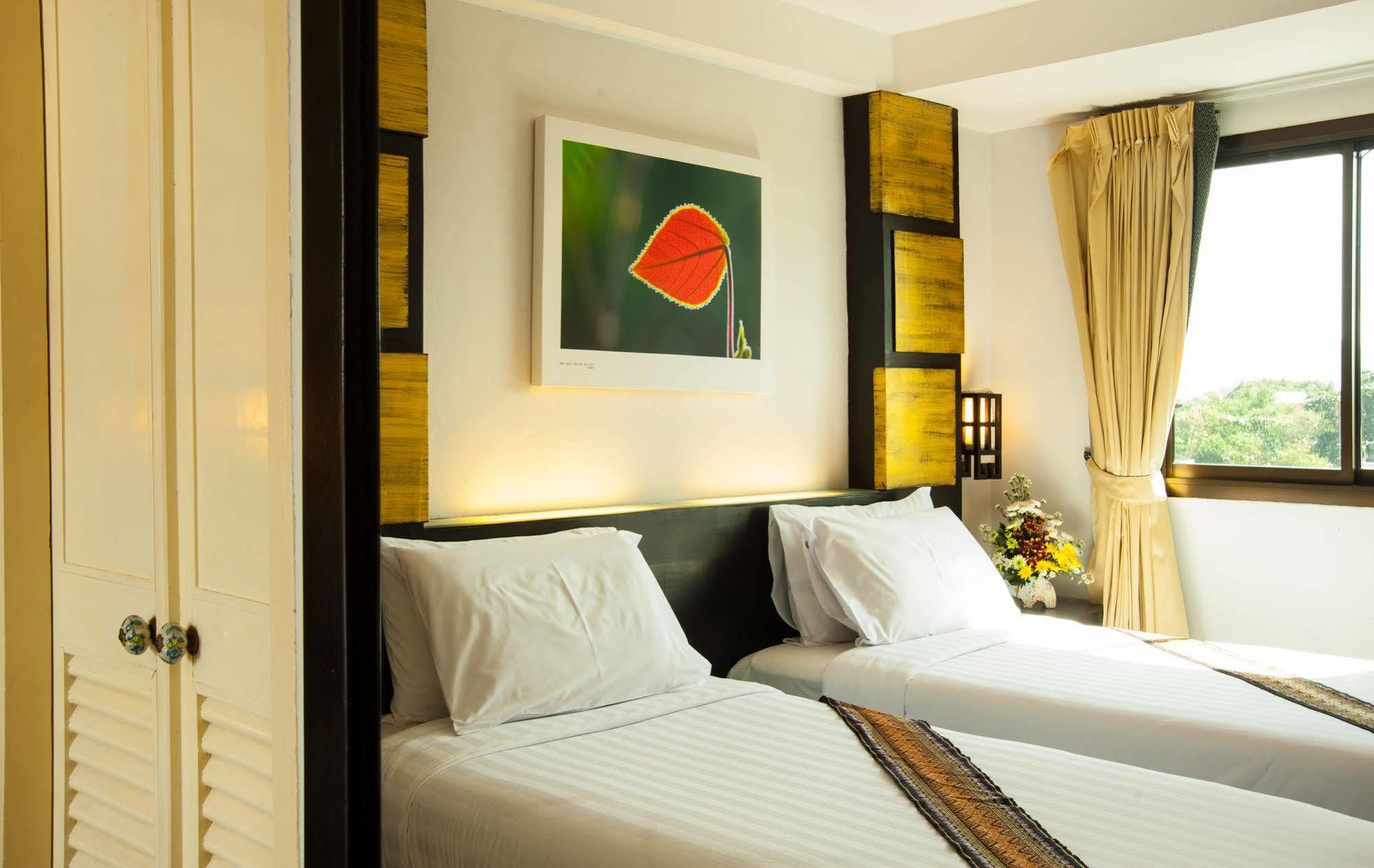 Crystal Inn Phuket Exterior photo