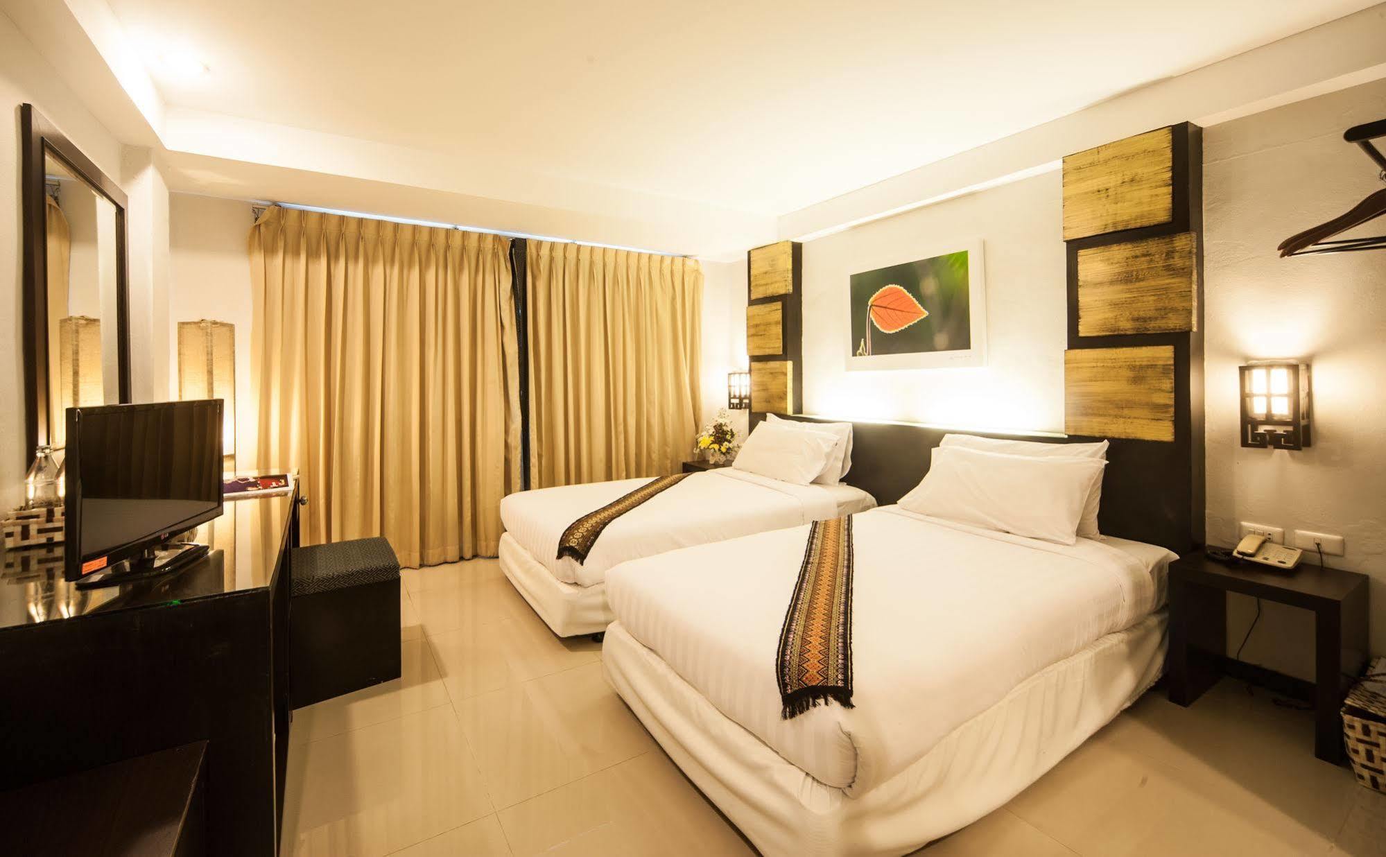 Crystal Inn Phuket Exterior photo