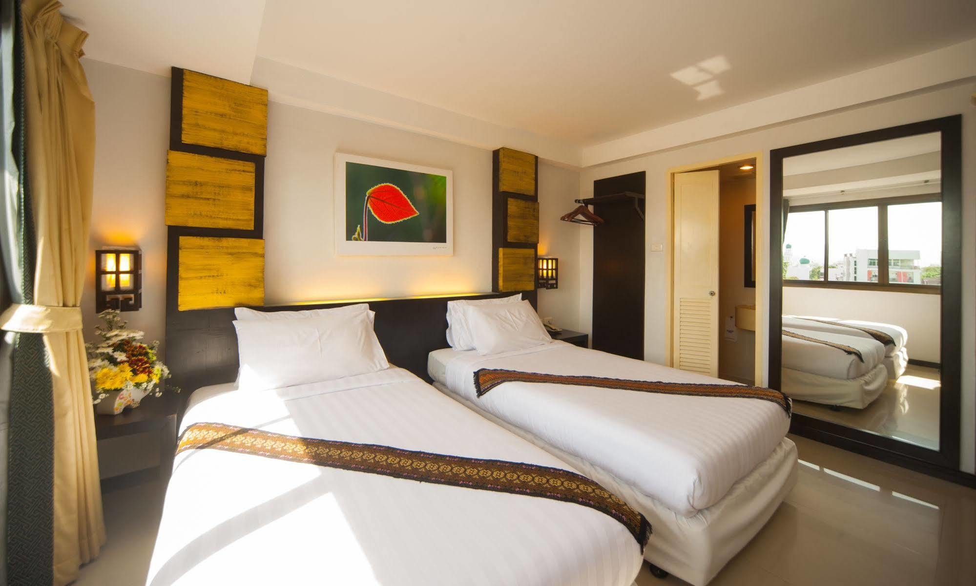 Crystal Inn Phuket Exterior photo