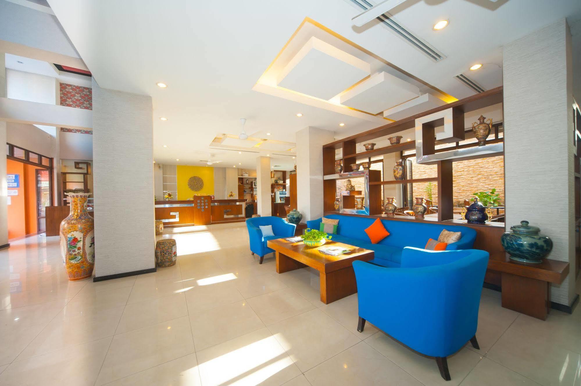 Crystal Inn Phuket Exterior photo