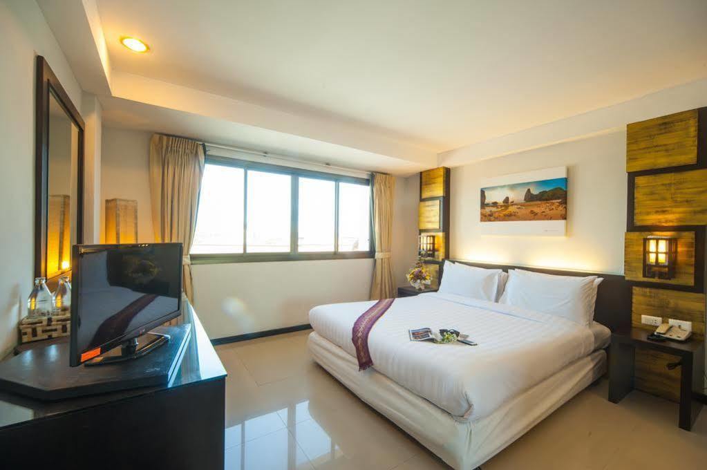 Crystal Inn Phuket Exterior photo